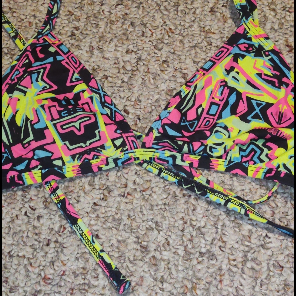Jolyn Retired print triangle top